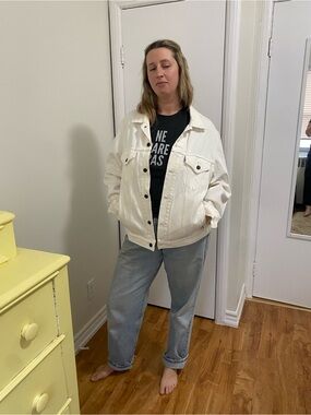 Levi White Denim Jacket - Classic Oversized Style